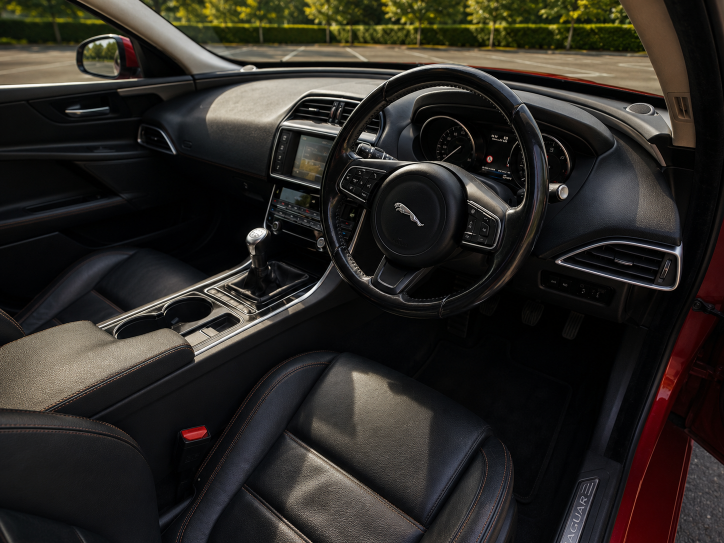 Jaguar XE photo 13
